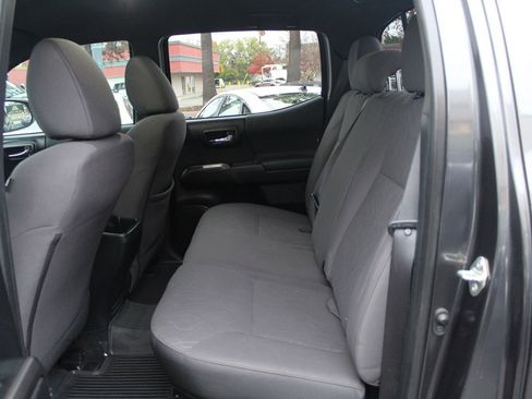 Used 2018 Toyota Tacoma TRD Off-Road image 28