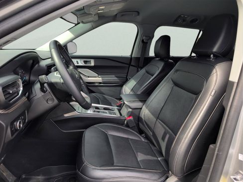 Used 2023 Ford Explorer Limited w/ Limited Technology Package image 14
