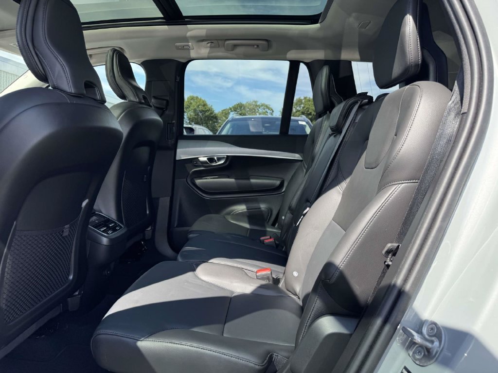 Certified 2025 Volvo XC90 B5 Core AWD/4WD image 9