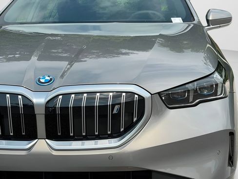 New 2027 BMW i5 xDrive40 AWD/4WD image 25