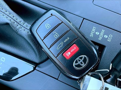 Certified 2025 Toyota Highlander XLE image 14