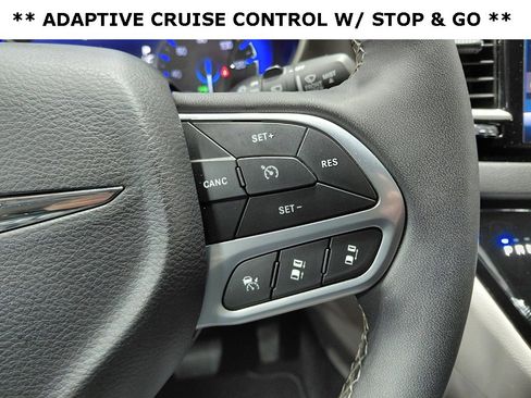 Certified 2024 Chrysler Pacifica Touring-L image 5