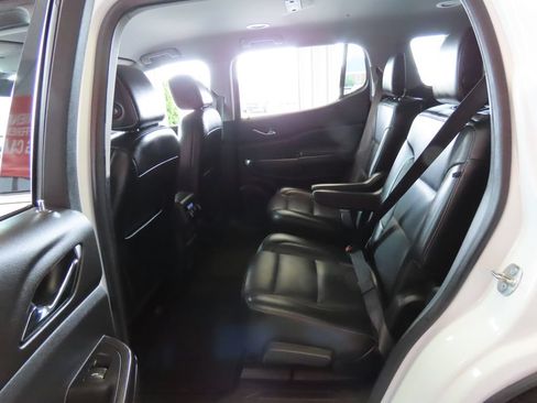 Used 2019 GMC Acadia SLT FWD image 25
