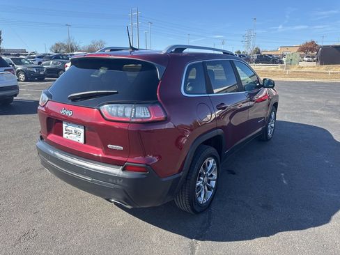 Used 2019 Jeep Cherokee Latitude Plus w/ Comfort/Convenience Group image 3
