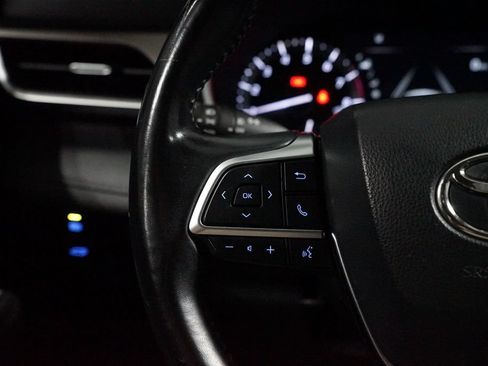 Used 2021 Toyota Highlander XLE FWD image 14