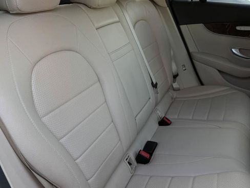 Used 2018 Mercedes-Benz GLC 300 4MATIC image 40