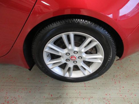 Used 2017 Jaguar XE Premium image 28