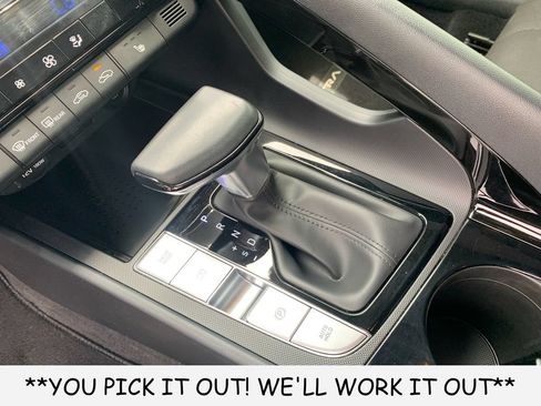 Used 2023 Hyundai Elantra SEL w/ Convenience Package FWD image 21