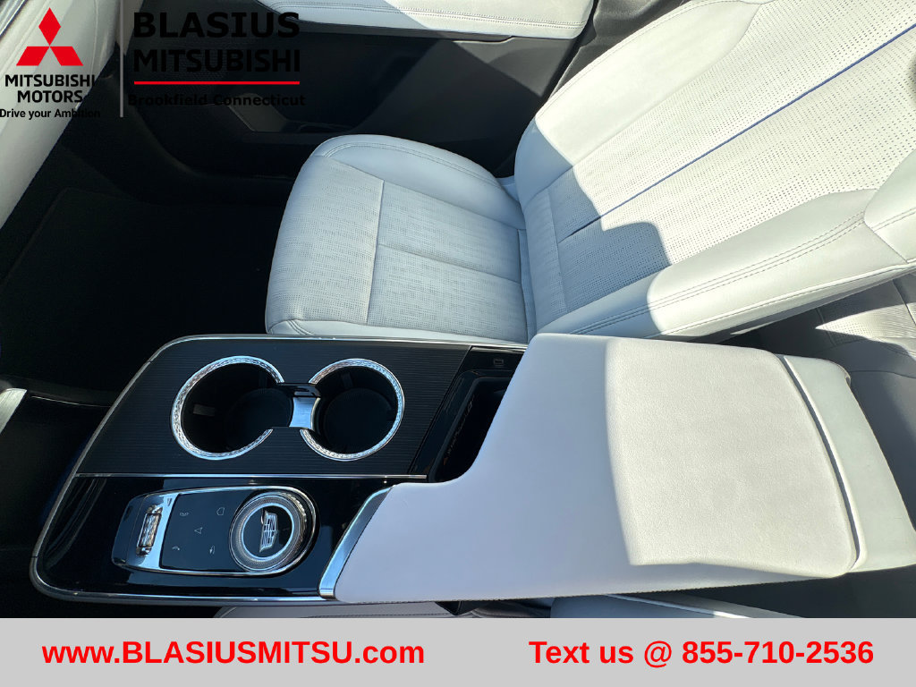 Used 2024 Cadillac Lyriq Luxury AWD/4WD image 27