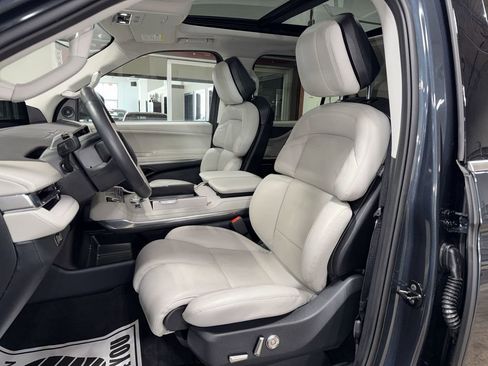 Certified 2025 Lincoln Navigator L Reserve image 13