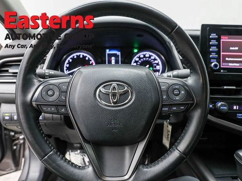 Used 2022 Toyota Camry SE image 10