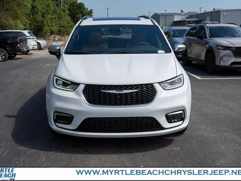 New 2026 Chrysler Pacifica Pinnacle image 9