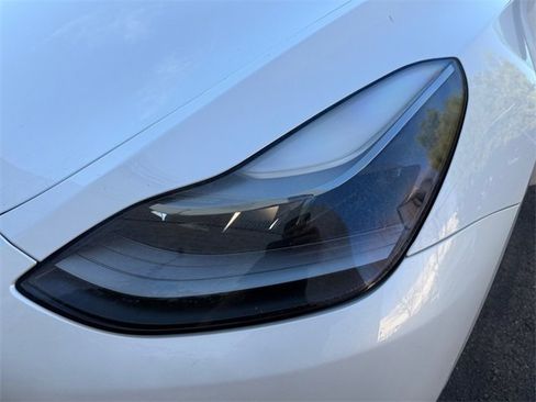 Used 2022 Tesla Model Y Performance image 32