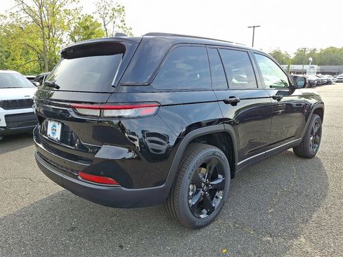 New 2025 Jeep Grand Cherokee Altitude image 3