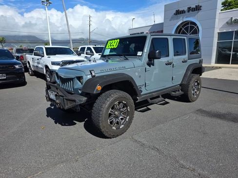 Used 2015 Jeep Wrangler Unlimited Rubicon w/ Connectivity Group AWD/4WD image 3