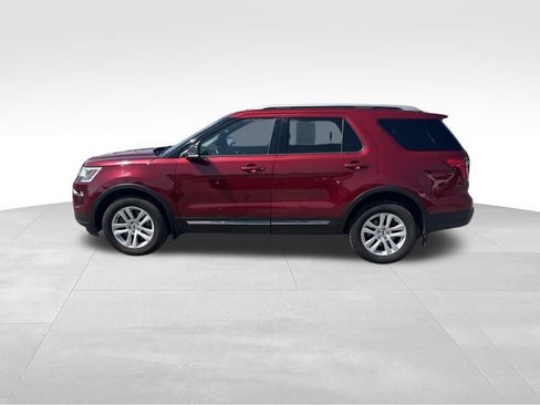 Used 2019 Ford Explorer XLT w/ Equipment Group 202A AWD/4WD image 3