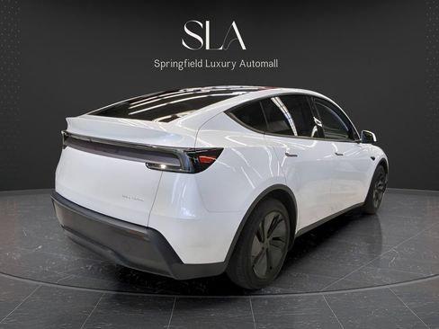 Used 2026 Tesla Model Y Long Range AWD/4WD image 7
