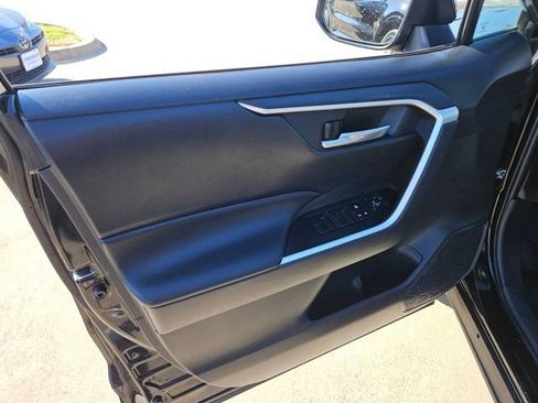 Used 2021 Toyota RAV4 XLE AWD/4WD image 13