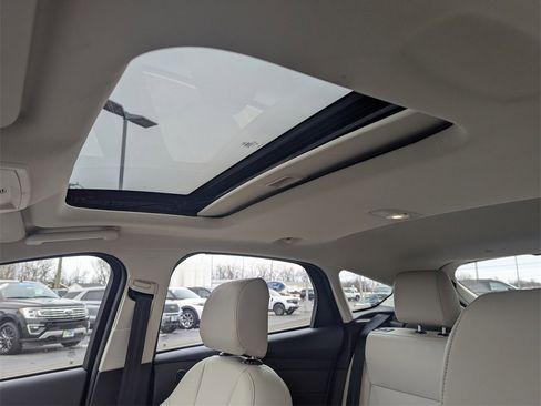 Used 2017 Ford Focus Titanium image 22