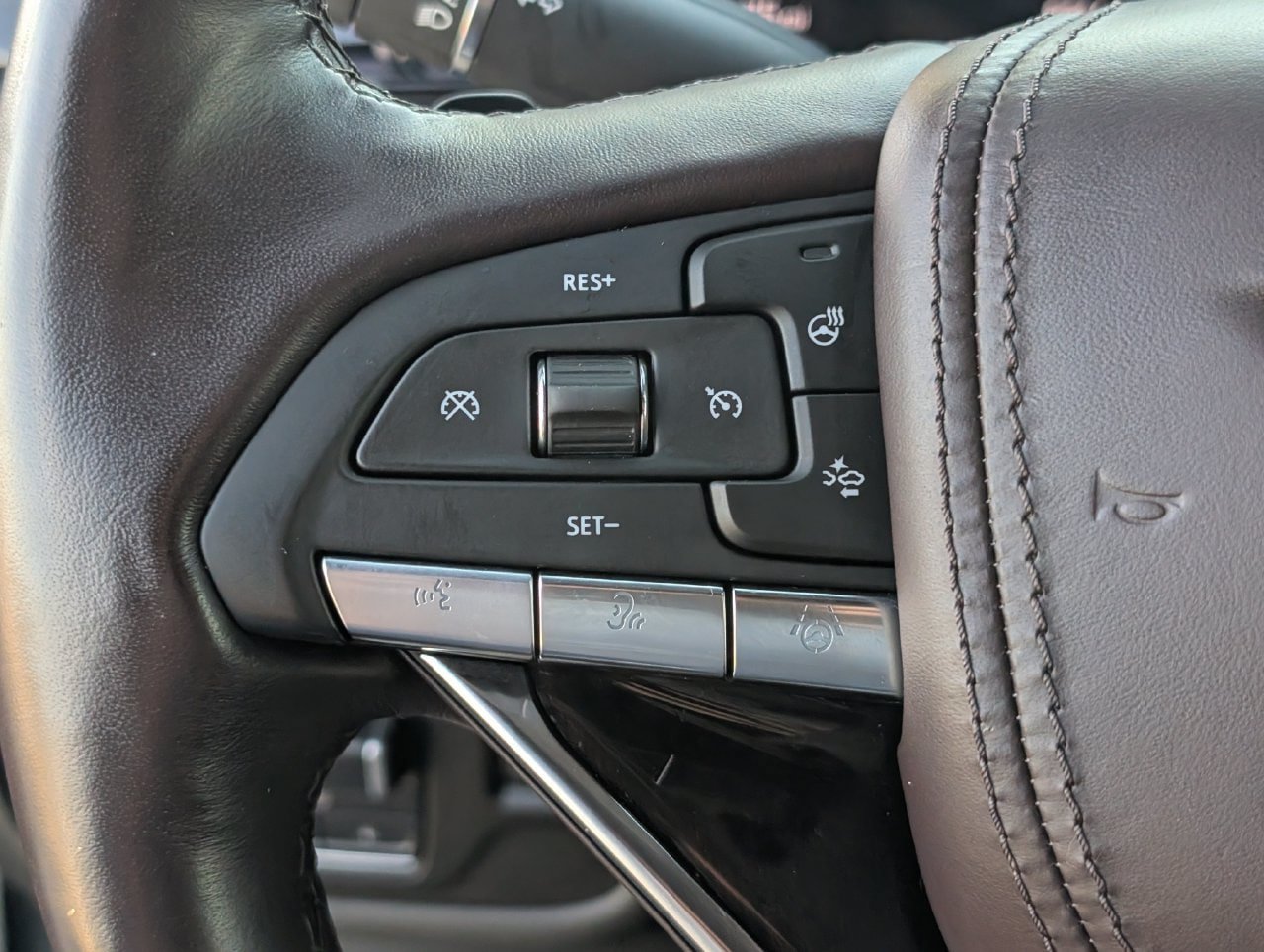 Used 2023 Cadillac Escalade Sport Platinum w/ LPO, Floor Liner Package AWD/4WD image 22