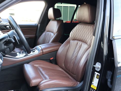 Used 2023 BMW X5 M50i w/ Executive Package image 2