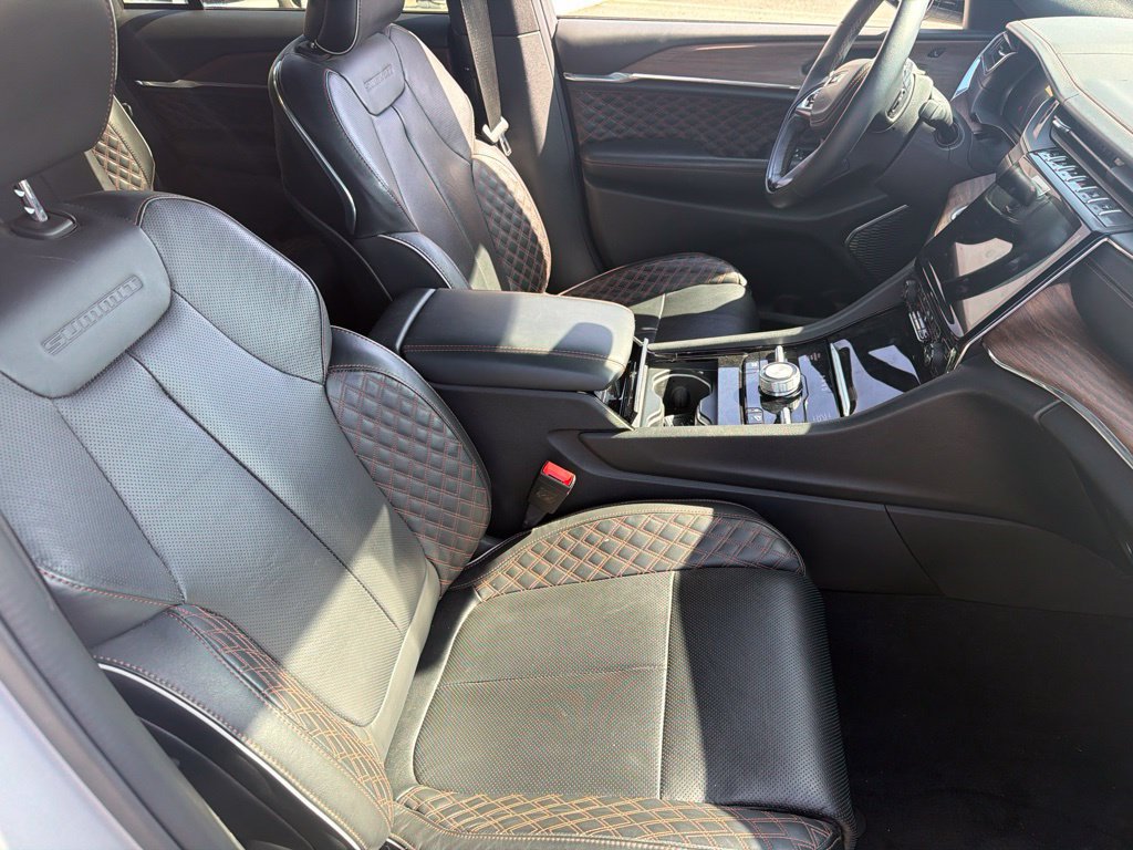 Used 2025 Jeep Grand Cherokee Summit w/ Obsidian Package AWD/4WD image 14