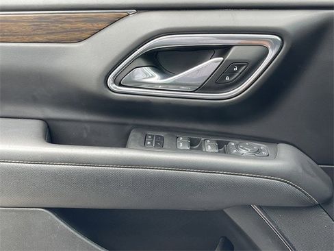 Used 2023 Chevrolet Suburban Premier image 24