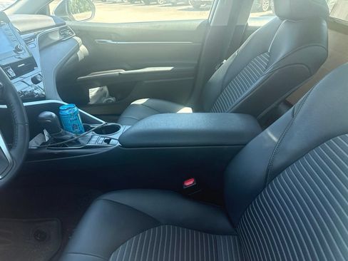 Used 2022 Toyota Camry SE w/ Cold Weather Package FWD image 5