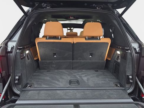 Used 2025 BMW X7 xDrive40i w/ M Sport Package image 16