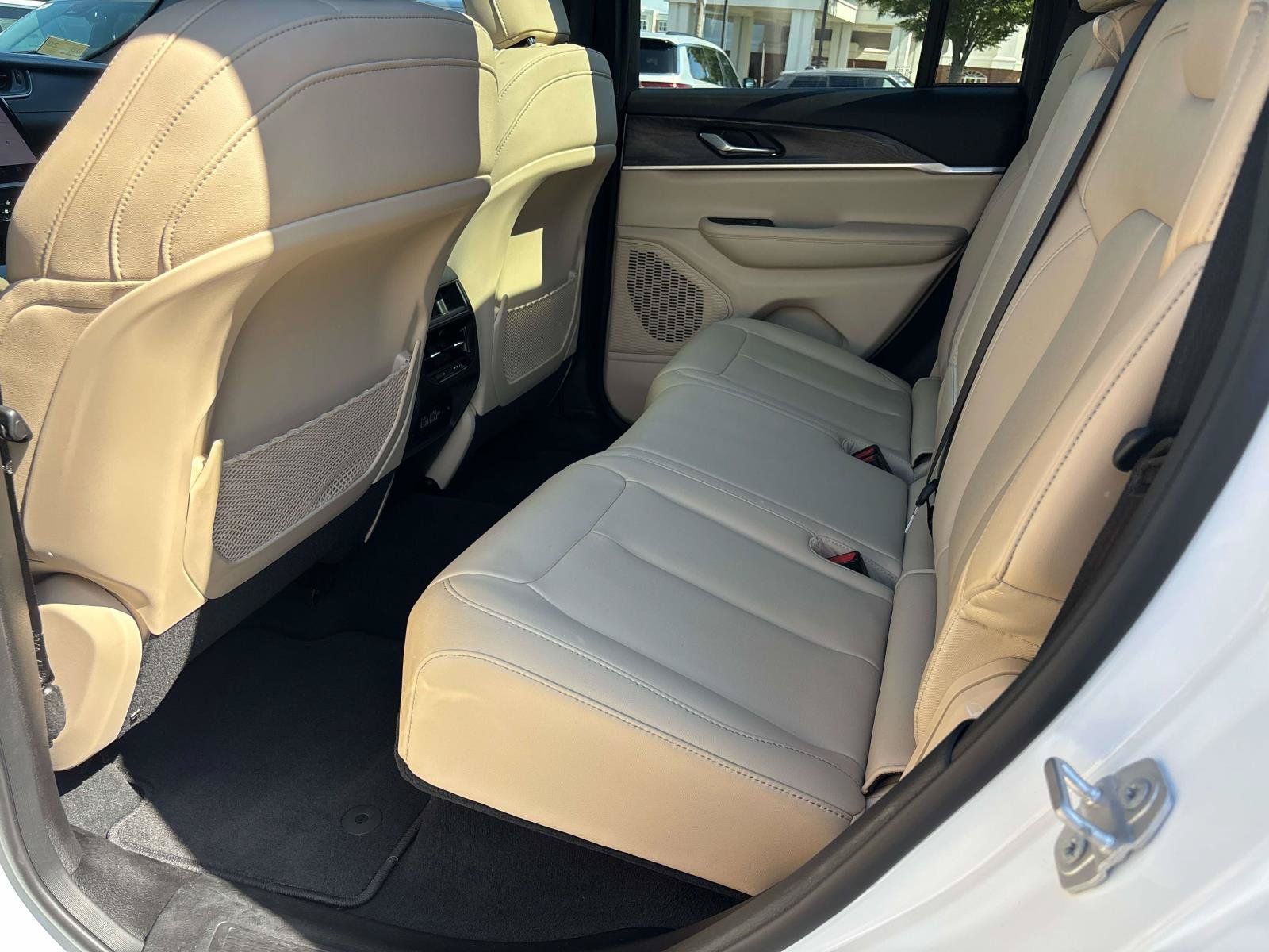 Certified 2024 Jeep Grand Cherokee Limited AWD/4WD image 11