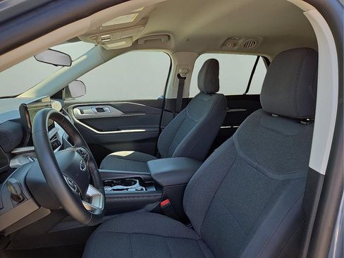 Used 2025 Ford Explorer Active AWD/4WD image 10