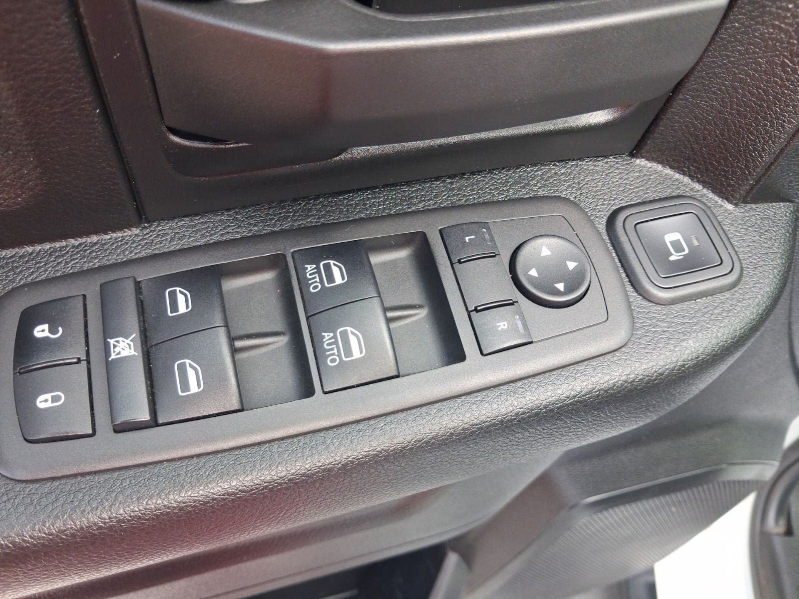 Used 2024 RAM 2500 Tradesman w/ Chrome Appearance Group AWD/4WD image 15