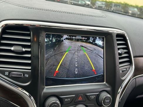 Certified 2018 Jeep Grand Cherokee Limited image 24