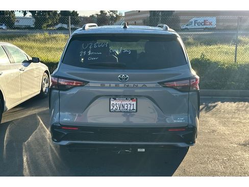 Used 2023 Toyota Sienna XSE image 4