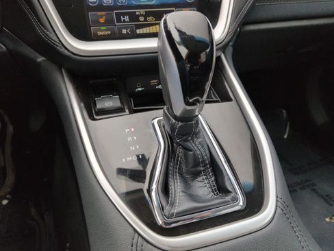 Used 2022 Subaru Outback Premium image 32