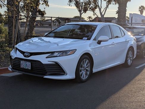 Used 2022 Toyota Camry LE image 6