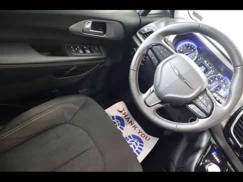 Used 2018 Chrysler Pacifica Touring Plus w/ S Appearance Package image 17