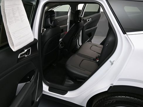 Used 2025 Kia Sportage EX w/ Premium Package FWD image 10