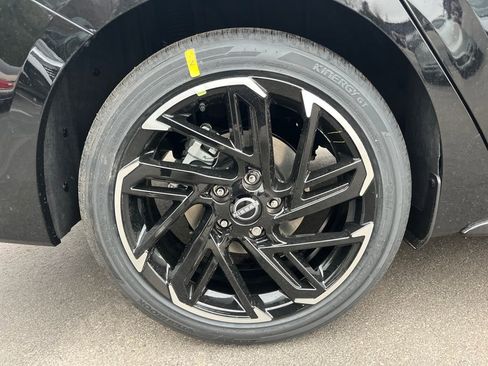 New 2026 Nissan Sentra SR w/ SR Premium Package FWD image 12
