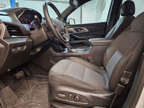 Used 2023 Chevrolet Traverse LT image 11