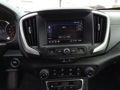 Used 2024 GMC Terrain SLE image 10