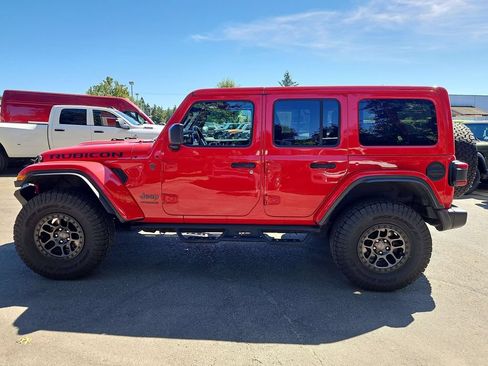 Used 2021 Jeep Wrangler Unlimited Rubicon w/ Xtreme Recon 35" Tire Package AWD/4WD image 4
