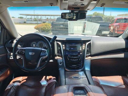 Used 2015 Cadillac Escalade Luxury AWD/4WD image 31