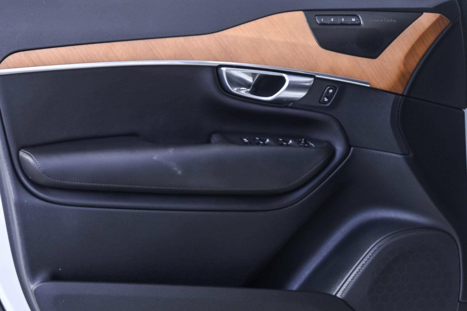 Certified 2023 Volvo XC90 B6 Plus AWD/4WD image 6