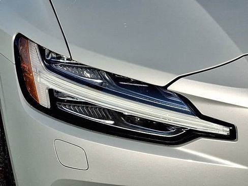 Used 2019 Volvo S60 T5 Inscription image 9