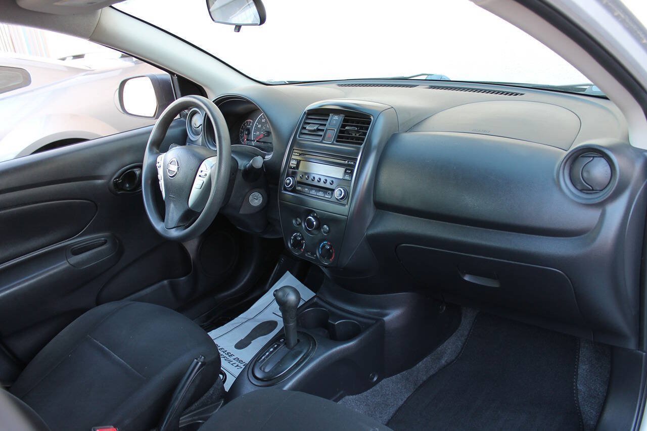 Used 2015 Nissan Versa S Plus FWD image 33