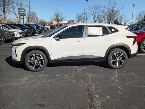 New 2026 Chevrolet Trax RS w/ Sunroof Package image 5