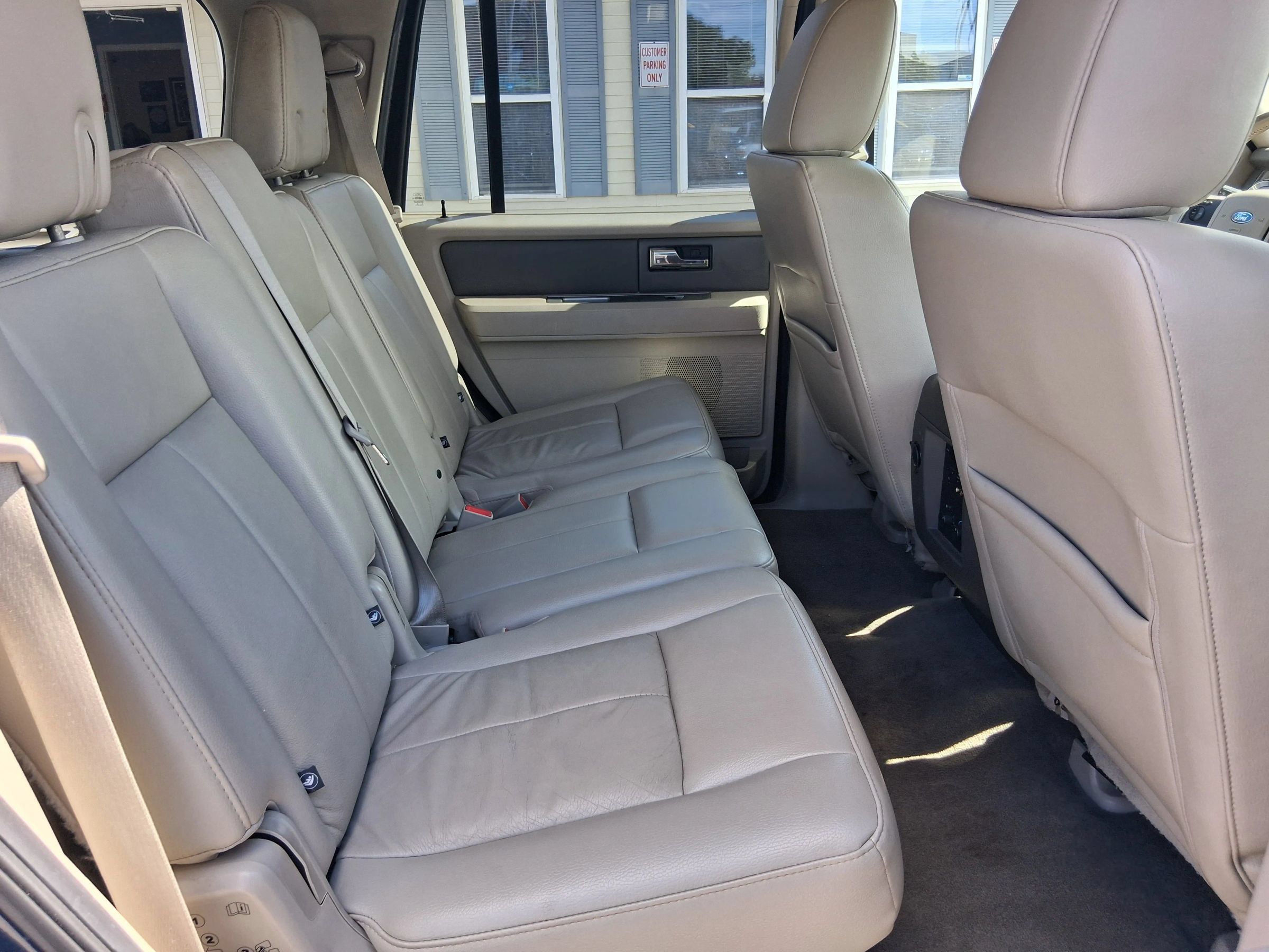 Used 2014 Ford Expedition XLT w/ Leather Seating Package AWD/4WD image 21
