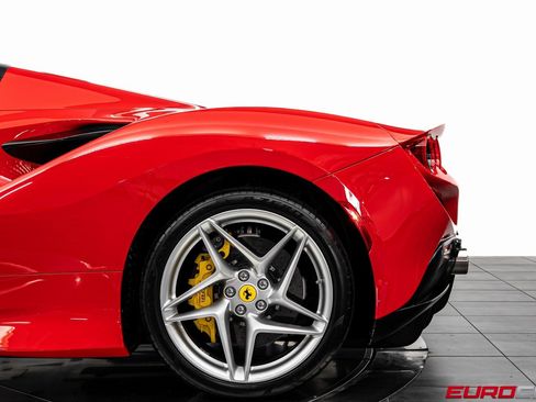 Used 2022 Ferrari F8 Tributo image 21