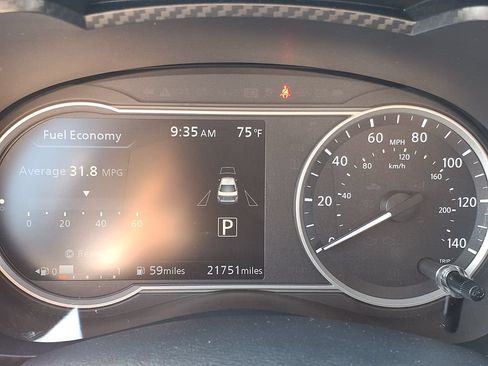 Used 2025 Nissan Versa SV FWD image 37